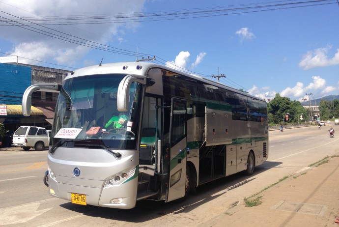 チェンラーイ　チェンコーン　バス　タイ　移動　世界一周