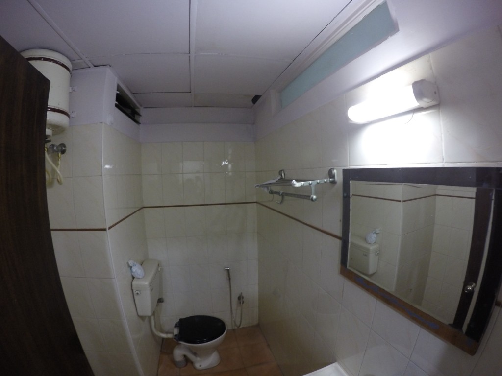 インド　ベンガロール　ホテル　バスルーム　高い