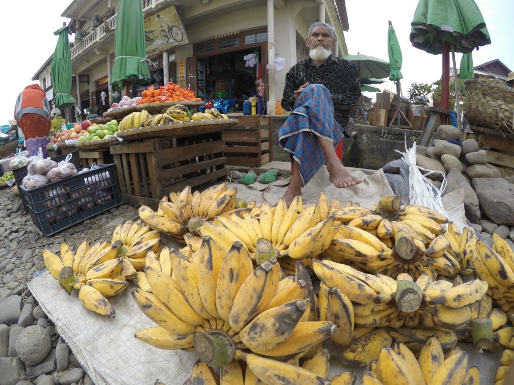 ミャンマー北部　シーポー　市場　バナナ