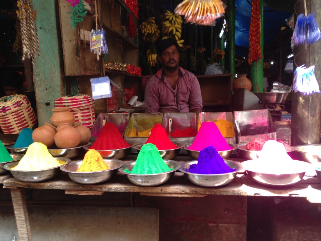 マイソール　インド　色粉　市場