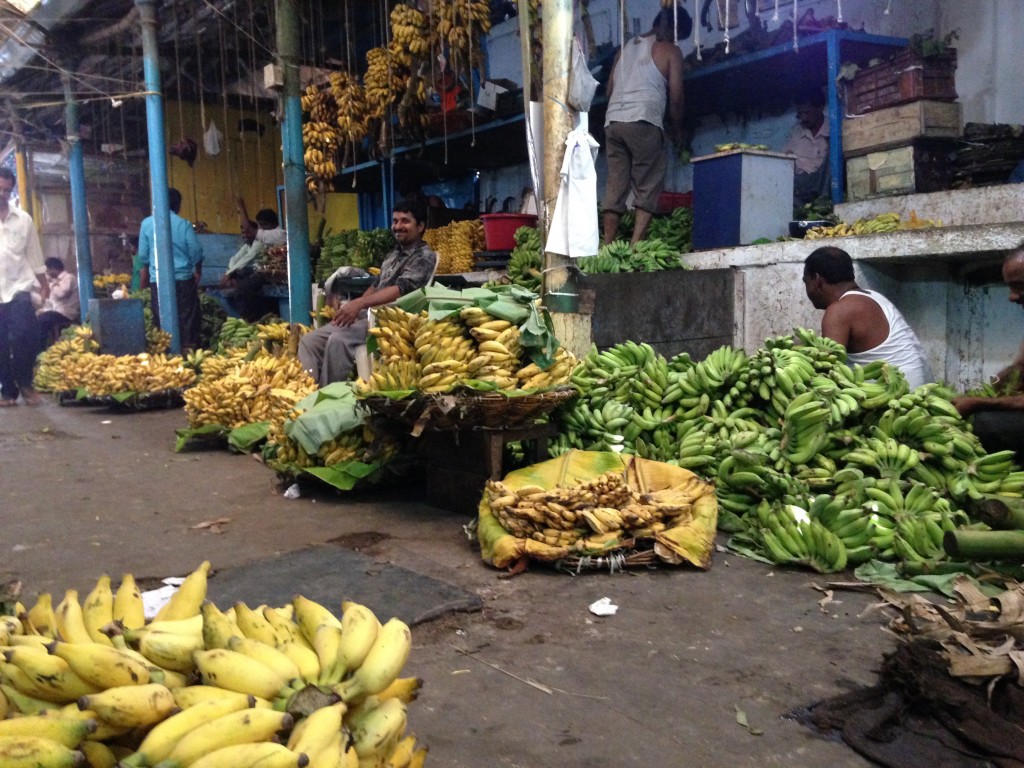 マイソール　インド　市場　バナナ