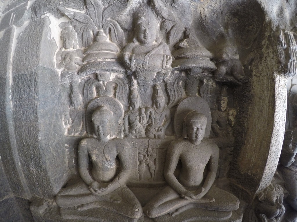 ローカルバス 45分 世界遺産 エローラ 石窟 寺院 インド 世界一周 旅 ブログ　ジャイナ教
