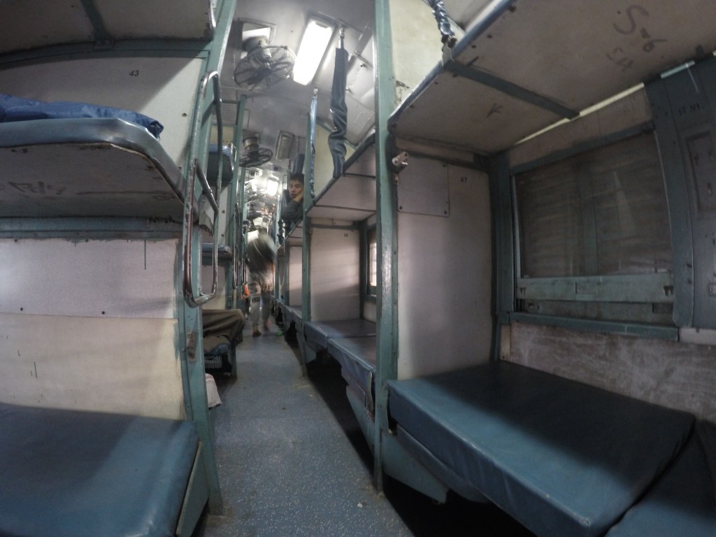 インド 鉄道 ジェネラル 車内 地獄絵図 世界一周 旅 ブログ
