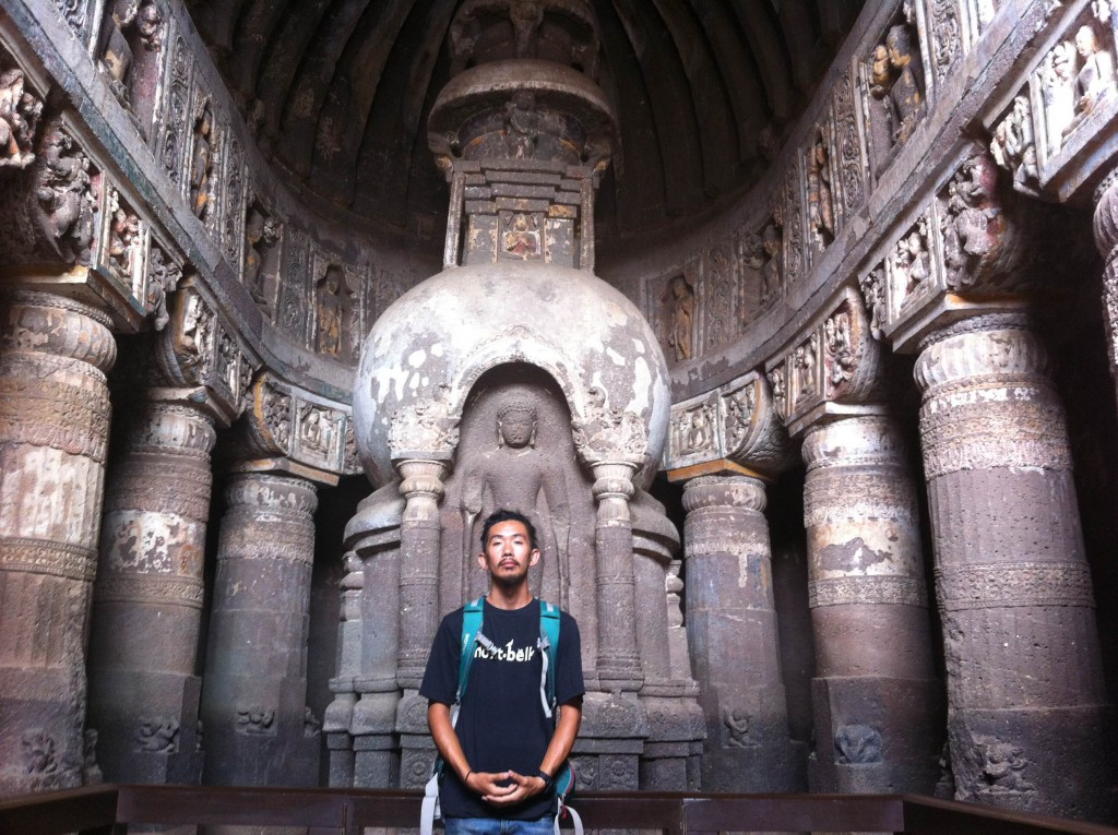 アジャンタ　石窟　世界遺産　インド　記念撮影