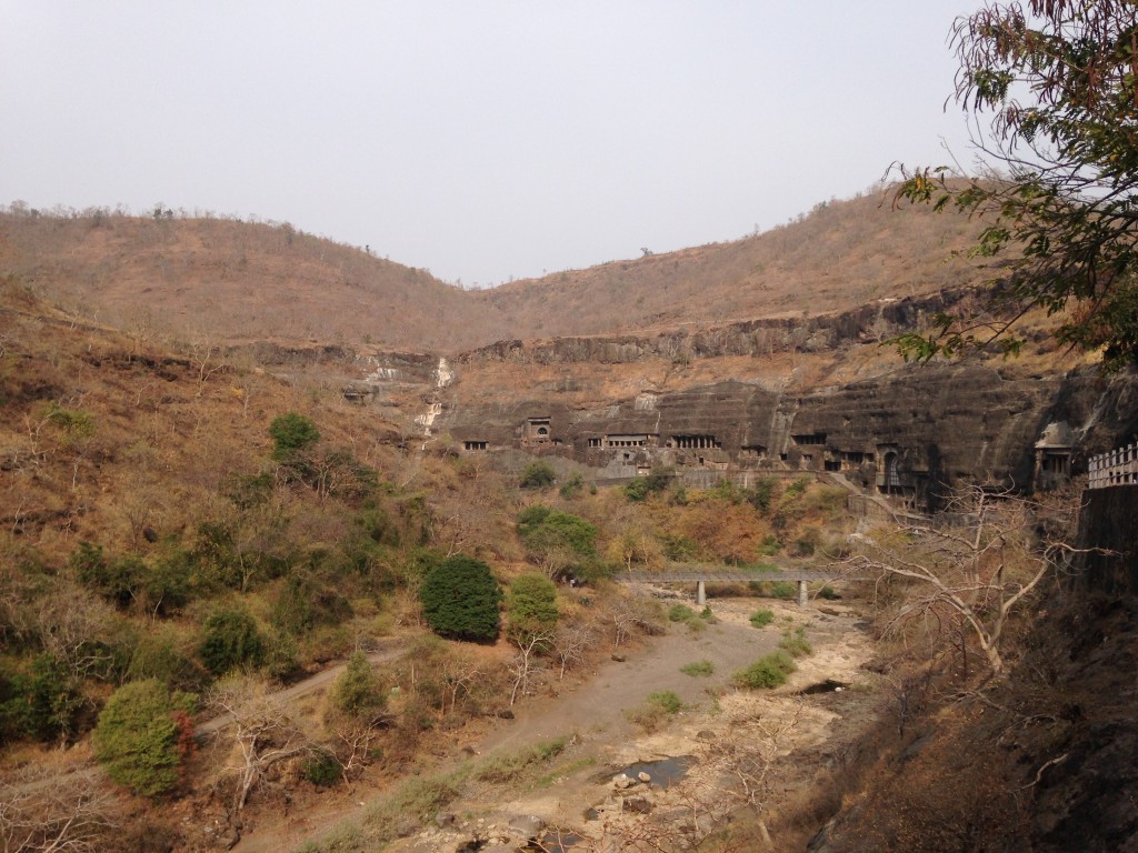 アジャンタ　石窟　世界遺産　インド　全景
