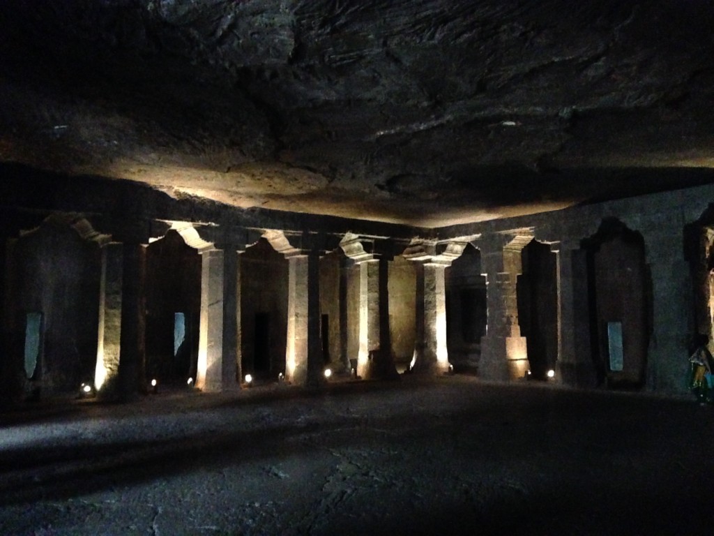 アジャンタ　石窟　世界遺産　インド　モナストリー