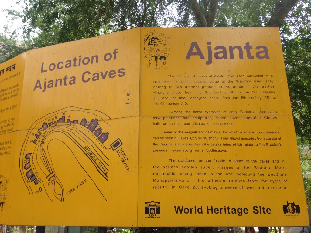 アジャンタ　石窟　世界遺産　インド　看板　入り口