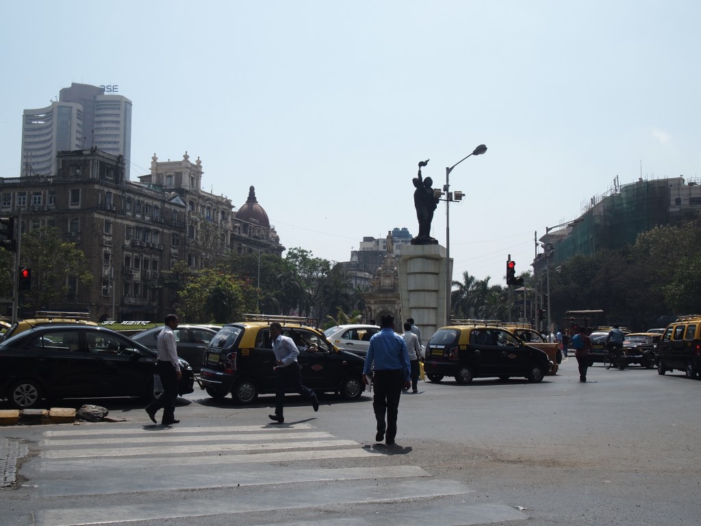 ムンバイ 混在 ヨーロッパ 建築 ストリートチルドレン インド 世界一周 旅 ブログ