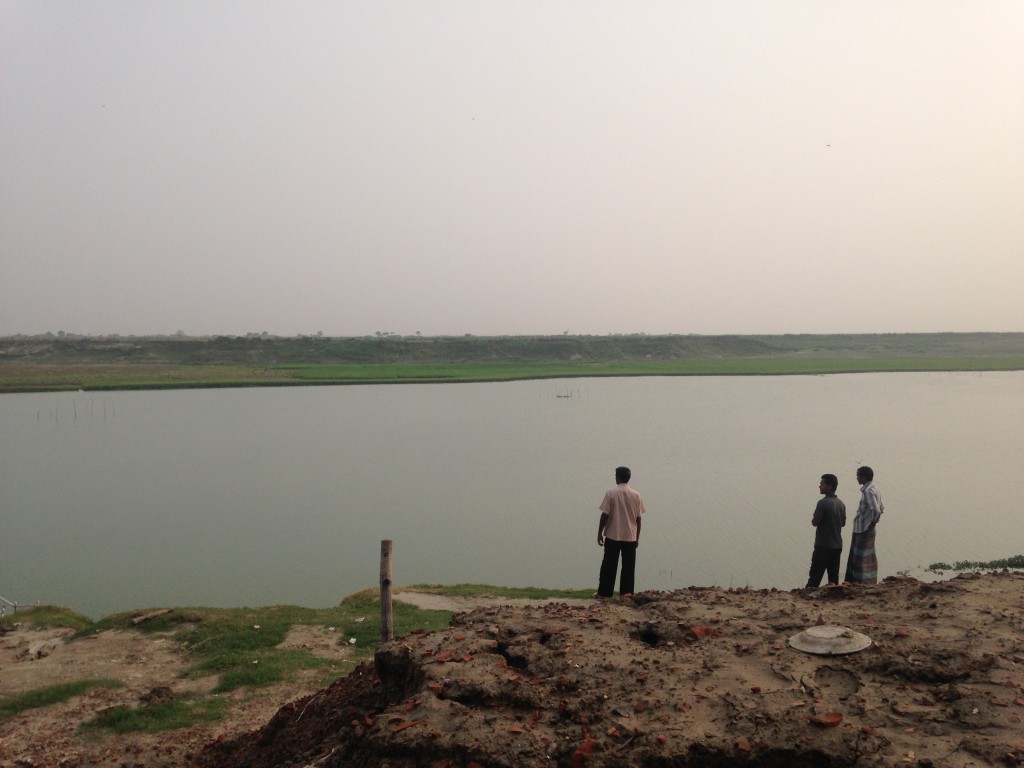 相性 問題 意識 ラッシャヒ バングラデシュ 世界一周 旅 ブログ　川　国境近い