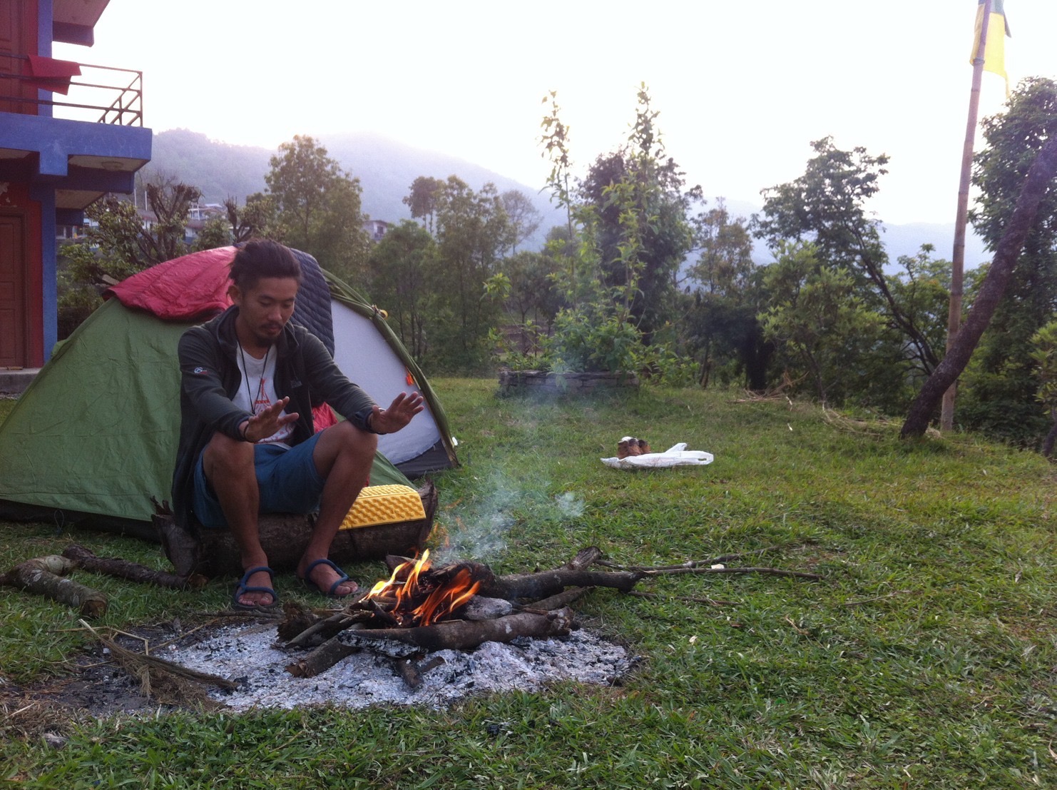 バイク ポカラ トレッキング ダンプス テント 世界一周 旅 ブログ　アンナプルナ　ダンプス　キャンプ　テント　焚き火