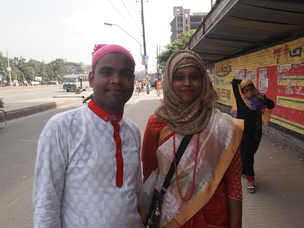バングラデシュ 正月 赤 白 衣装 ダッカ 世界一周 旅 ブログ