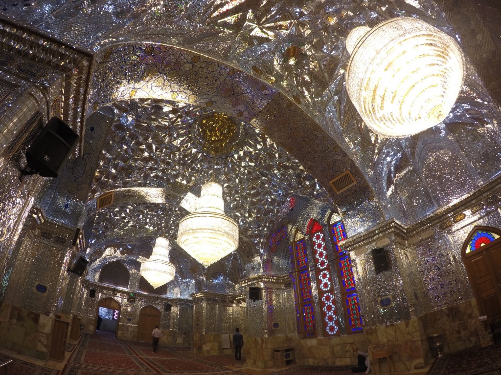 ピンクモスク 偶然 再会 シーラーズ 観光 Nasir al mulk mosque シェーチェラーグ エマームガーデン 世界一周 旅 ブログ