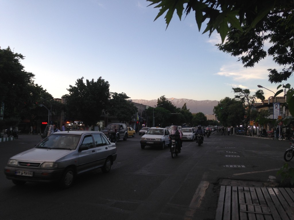 イラン 首都 テヘラン 街 交通 市場 人 世界一周 夫婦 旅 ブログ