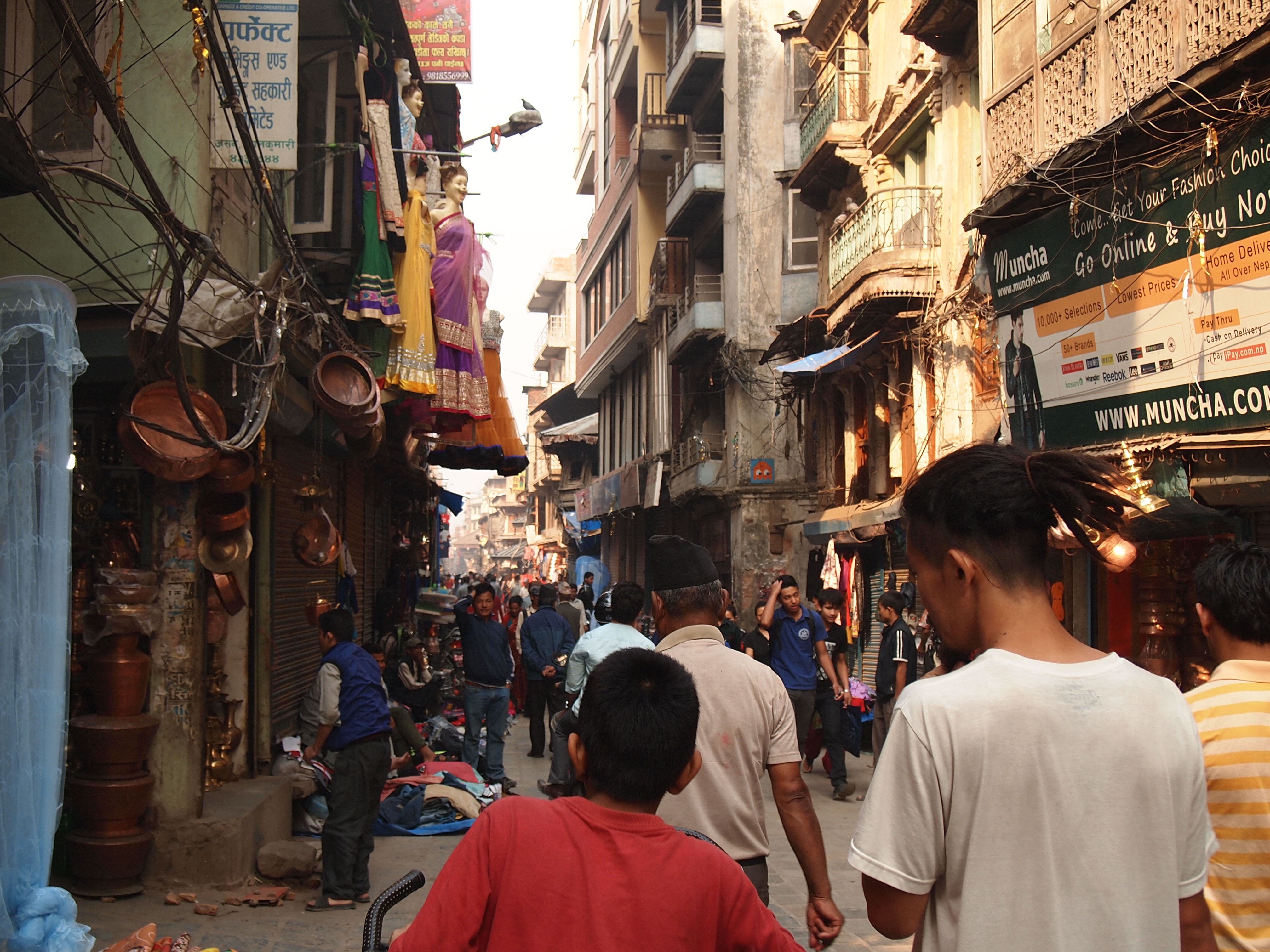 震災 １年 カトマンズ ネパール 首都 笑顔 活気 世界一周 夫婦 旅 ブログ　朝　散歩