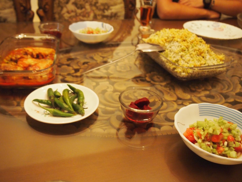 イラン 人 家 モスク ドライブ 世界一周 旅 ブログ　ご飯　お呼ばれ　美味しい　家庭料理