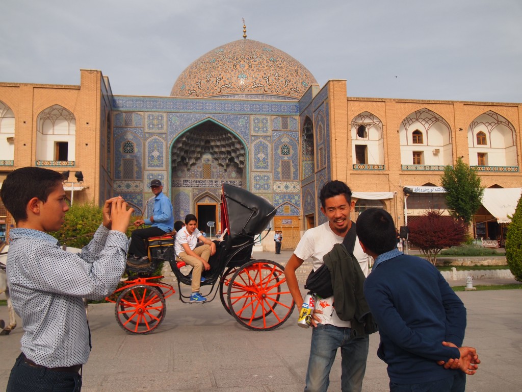 世界の半分 イマーム 広場 モスク 子供 イスファハーン イラン 世界遺産 世界一周 旅 ブログ