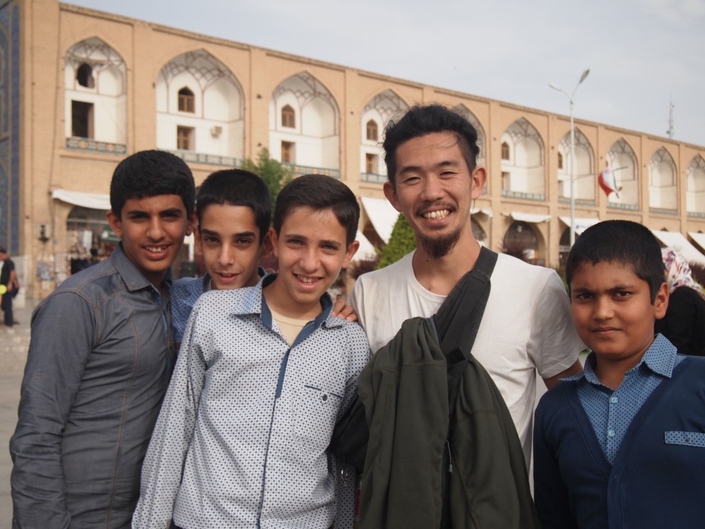 世界の半分 イマーム 広場 モスク 子供 イスファハーン イラン 世界遺産 世界一周 旅 ブログ