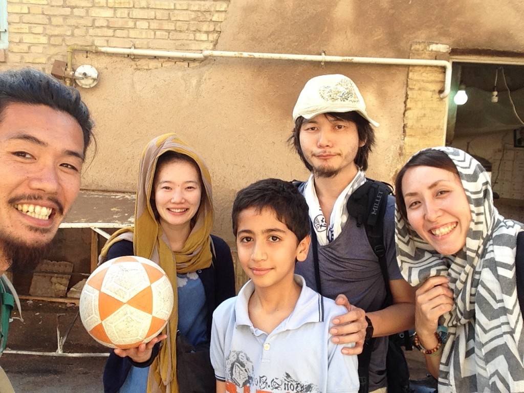 ヤズド ゾロアスター教 沈黙の塔 ピクニック イラン 世界一周 旅 ブログ