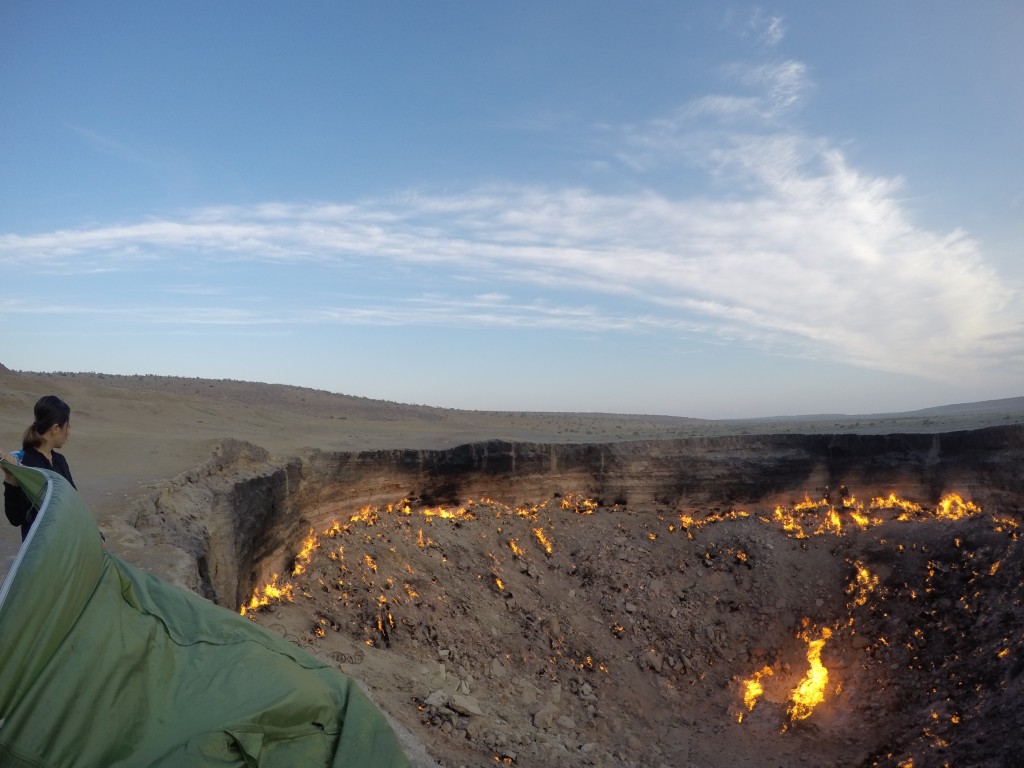 トルクメニスタン　地獄の門　テント