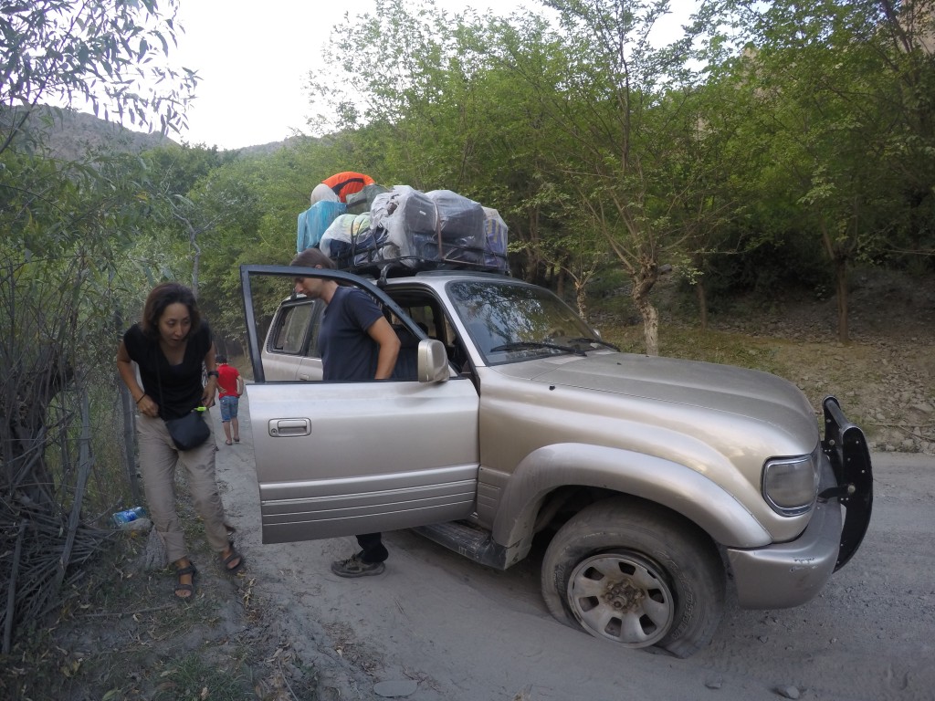 ドゥシャンベ ホーローグ ジープ 移動 タジキスタン 世界一周 旅 ブログ