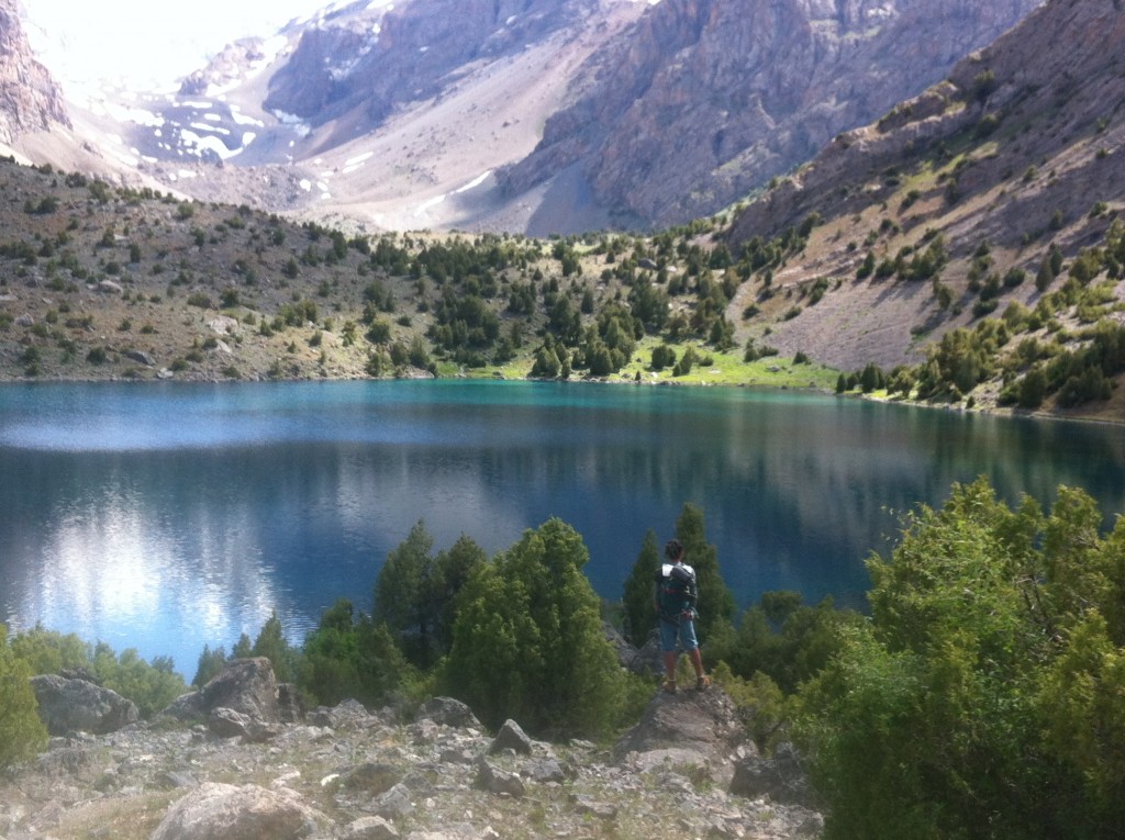 ファンマウンテン タジキスタン サルボダ アラウディン トレッキング 絶景 湖 青い キャンプ 世界一周 旅 ブログ