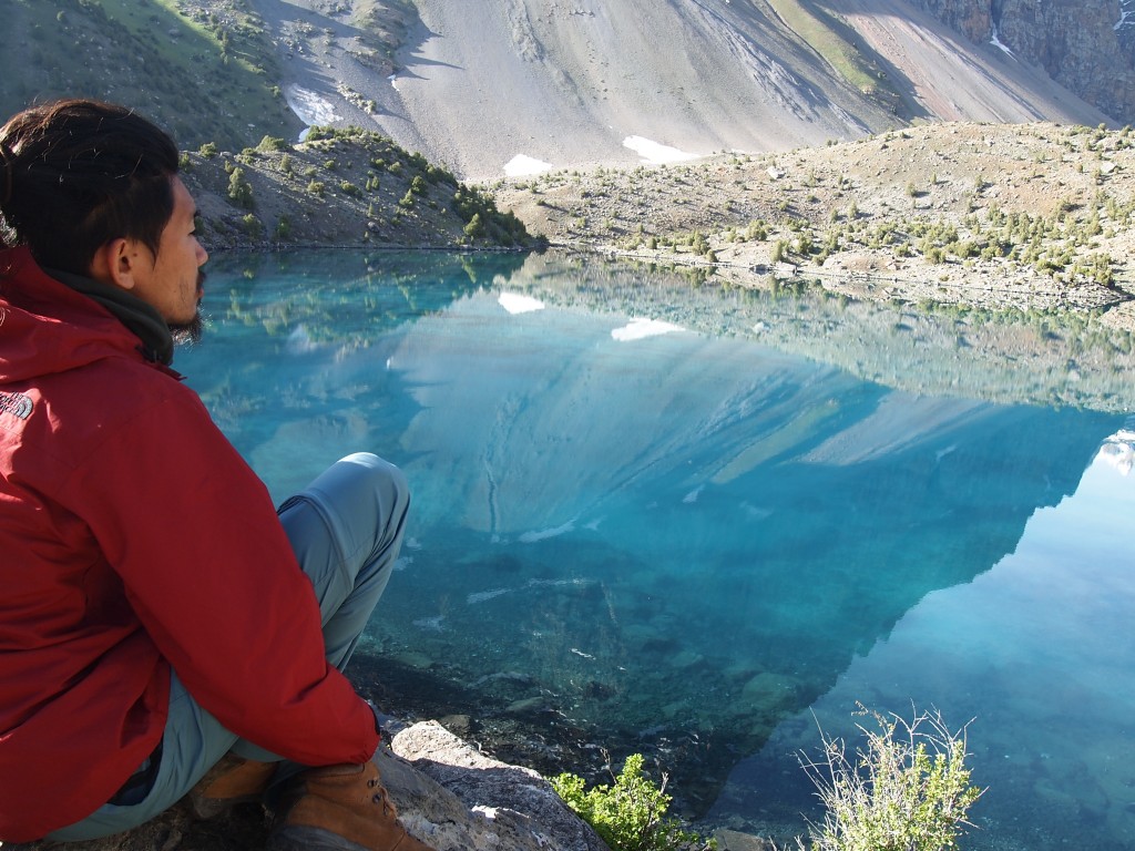 ファンマウンテン タジキスタン サルボダ アラウディン トレッキング 絶景 湖 青い キャンプ 世界一周 旅 ブログ