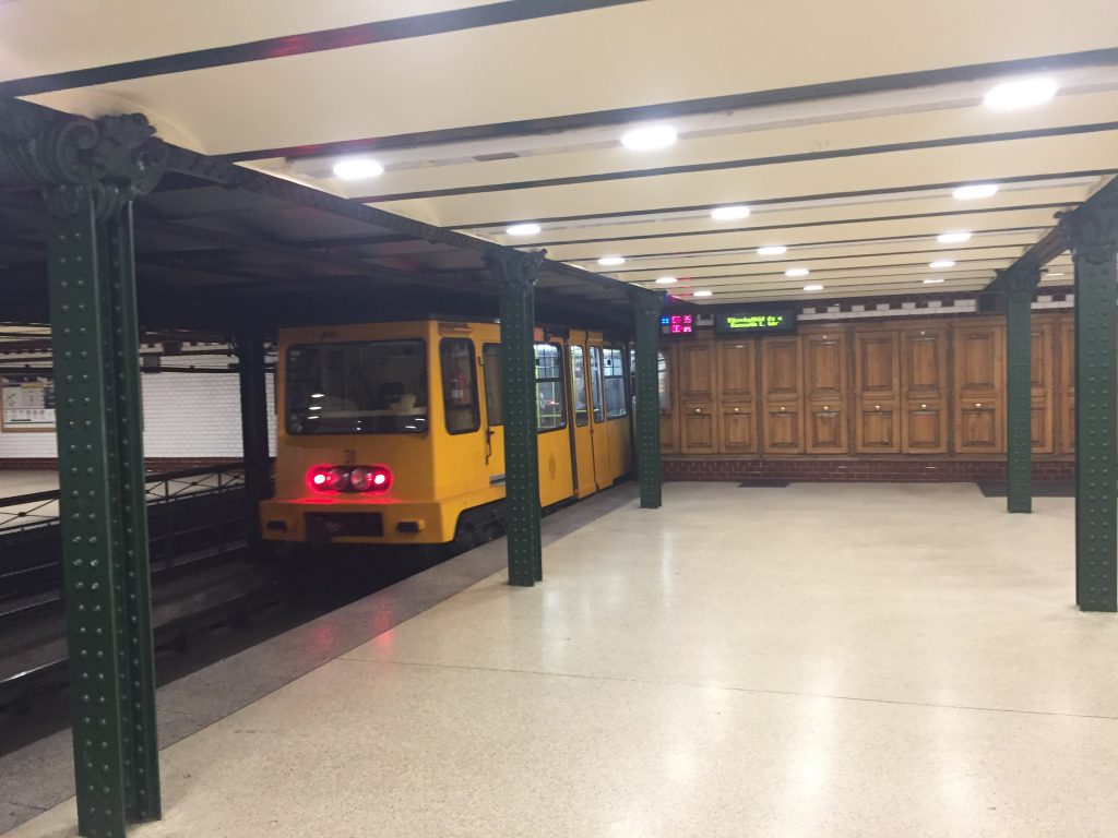 世界一周　ハンガリー　ブダペスト　地下鉄