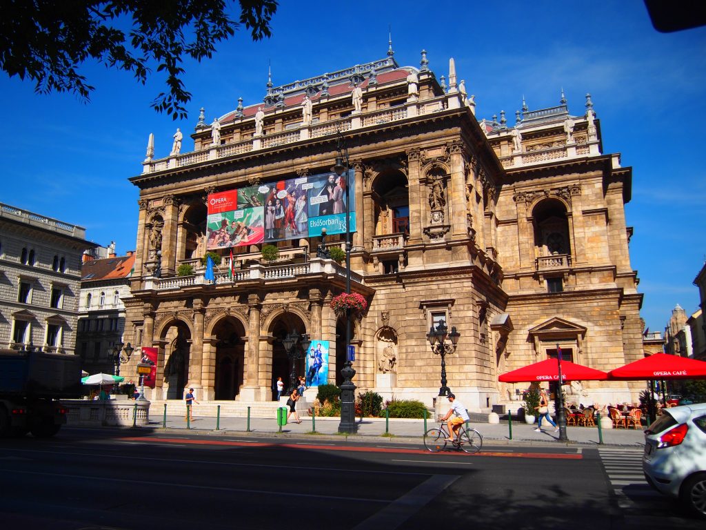 世界一周　ハンガリー　ブダペスト　観光　オペラ