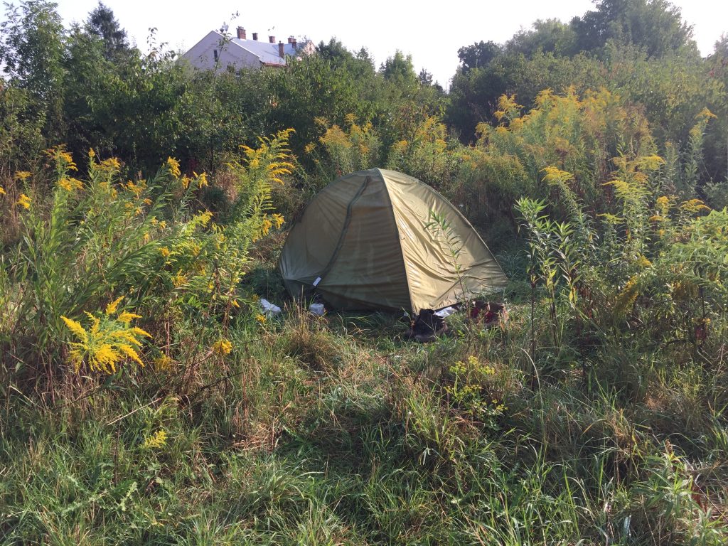 世界一周　ポーランド　ウクライナ　国境　キャンプ　テント