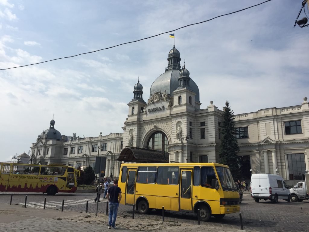 世界一周　ポーランド　ウクライナ　国境　移動　ローカルバス