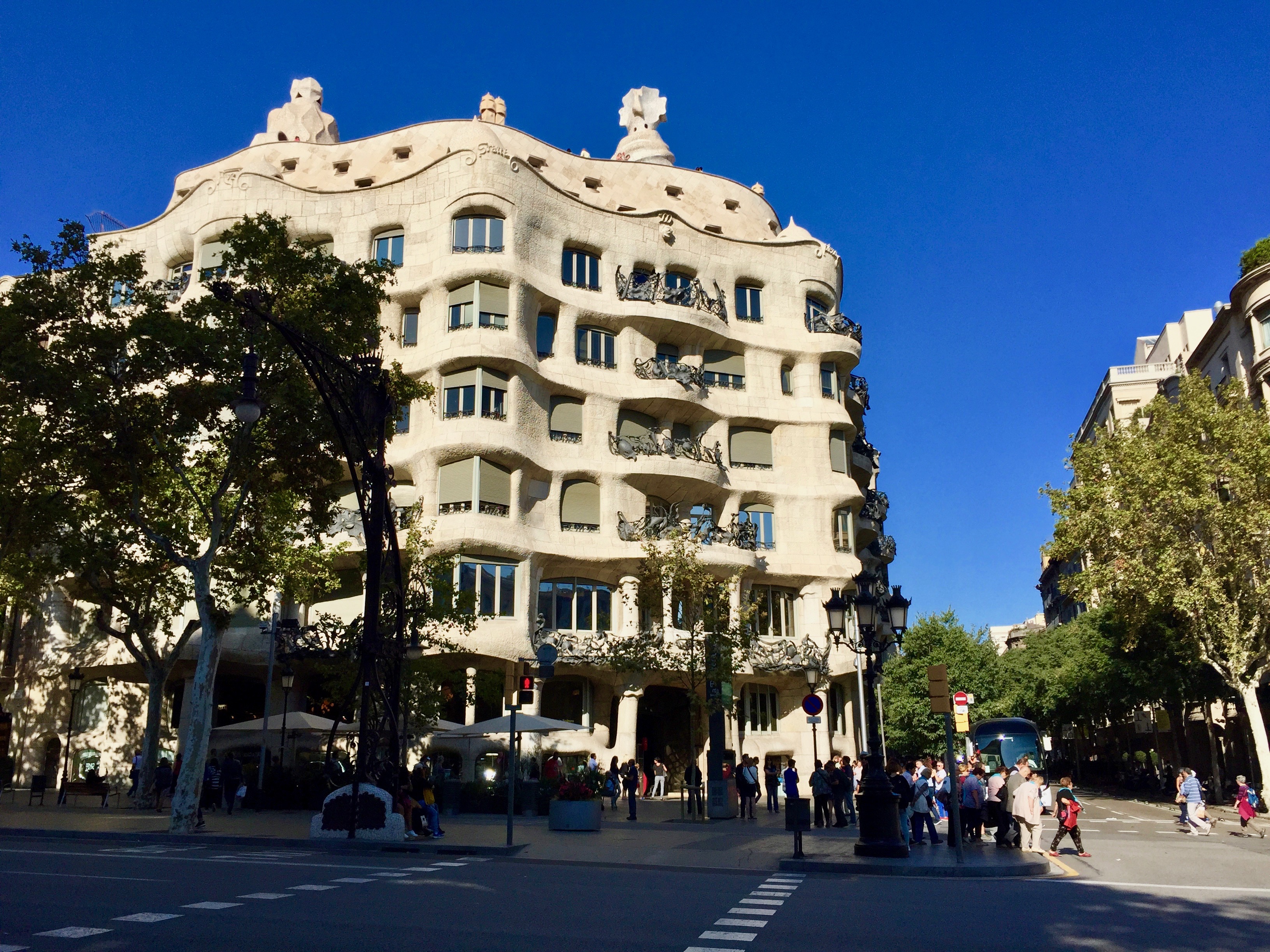 バルセロナ　スペイン　世界一周　カタルーニャ　独立　サグラダファミリア　病院　世界遺産　中華　パエリヤ　海鮮
