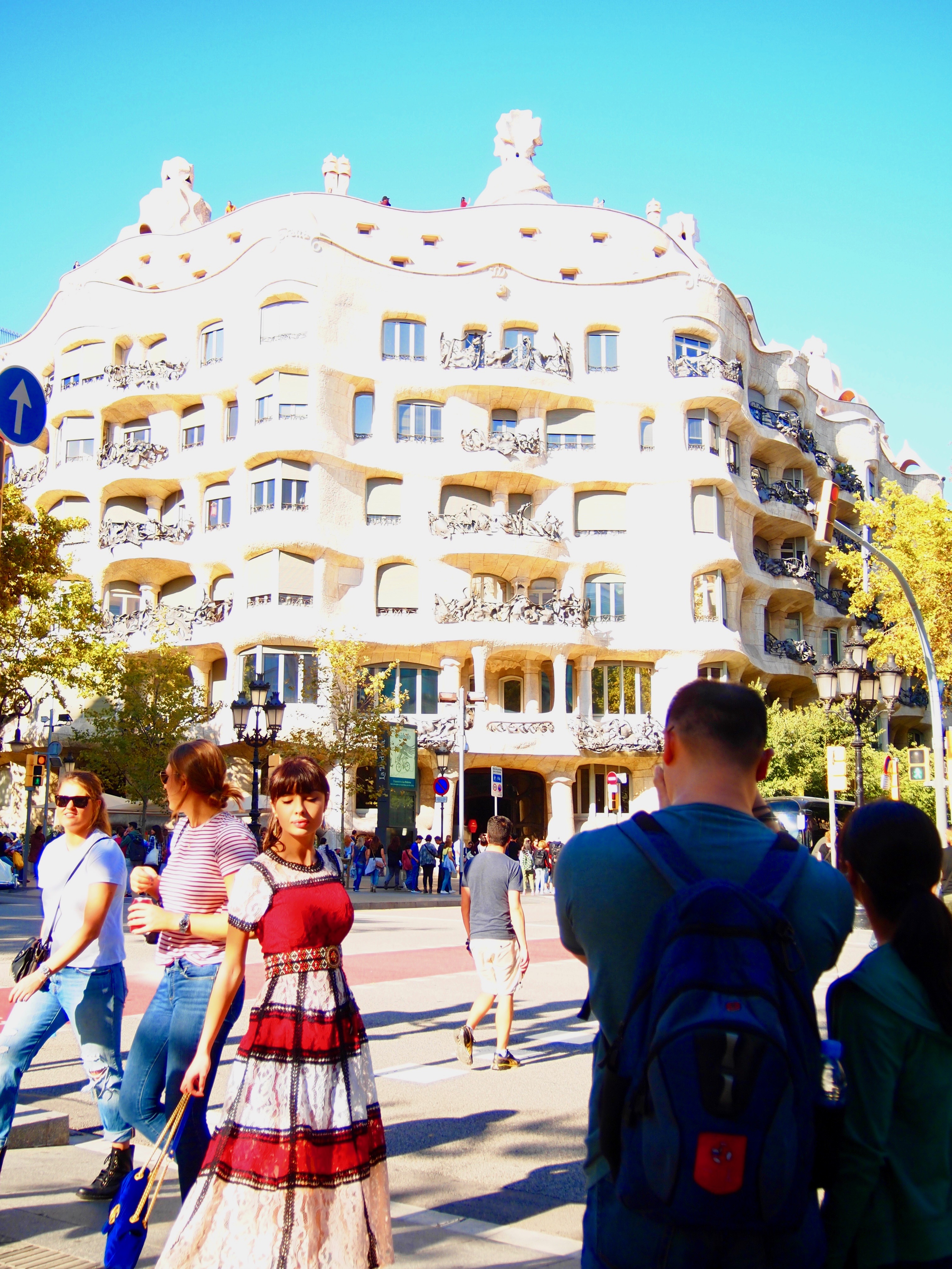 バルセロナ　スペイン　世界一周　カタルーニャ　独立　サグラダファミリア　病院　世界遺産　中華　パエリヤ　海鮮