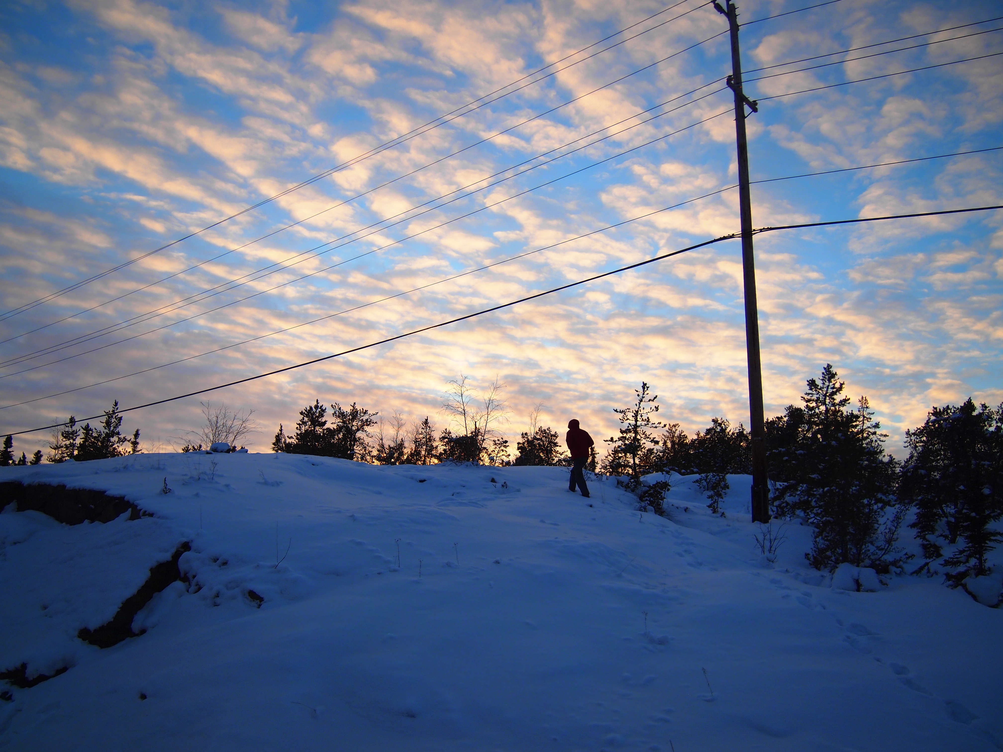 イエローナイフ　世界一周　カナダ　オーロラ　以外　雪　極寒　観光　物価