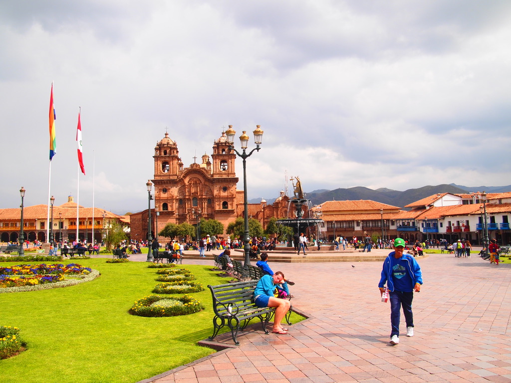 ペルー,クスコ,世界一周,アルマス広場,行き方,おすすめ,飯,夫婦,ブログ