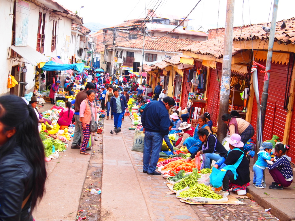 ペルー,クスコ,世界一周,アルマス広場,行き方,おすすめ,飯,夫婦,ブログ