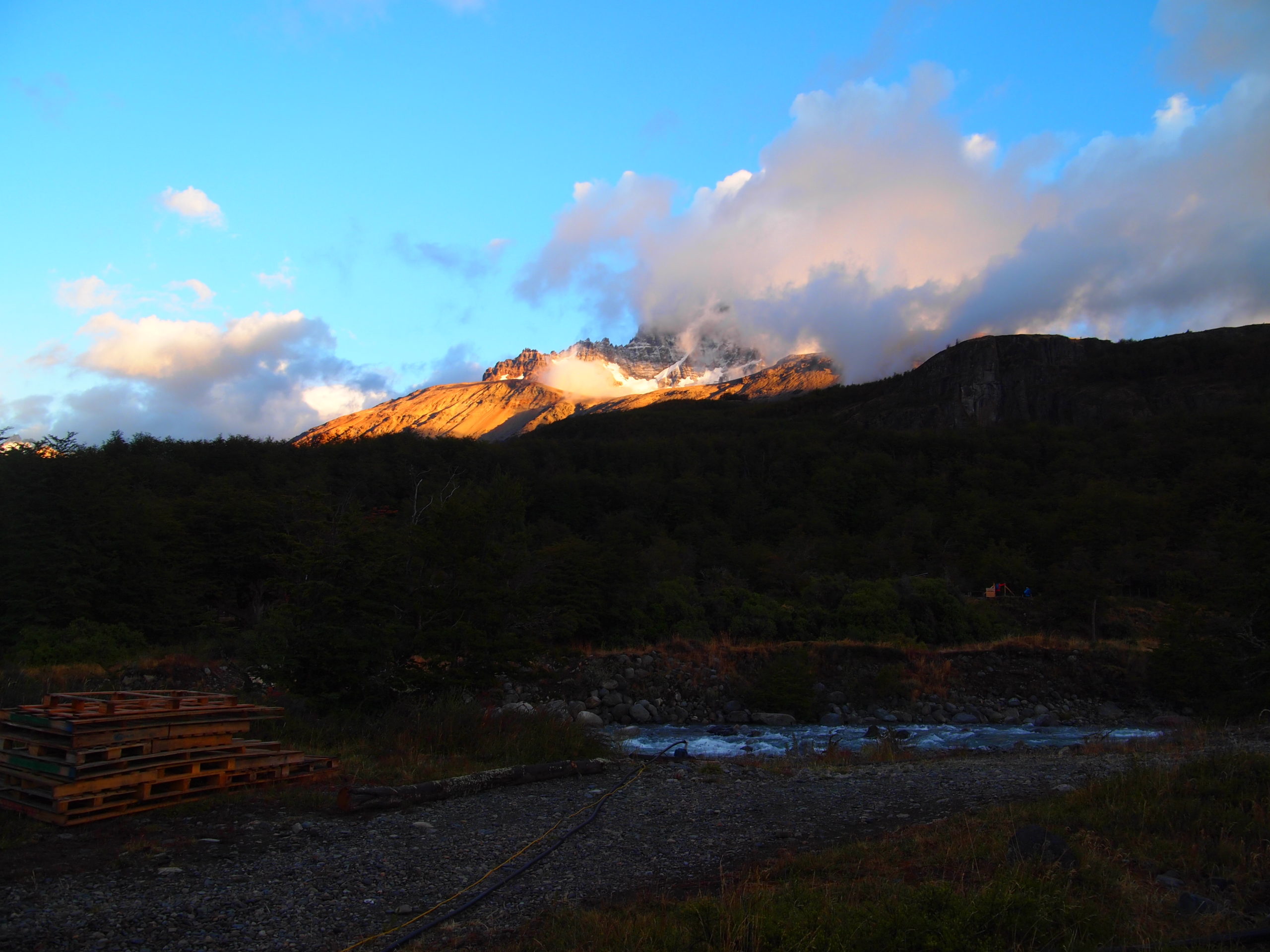 チリ　パタゴニア　カスティージョ　トレッキング　テント　世界一周　旅　